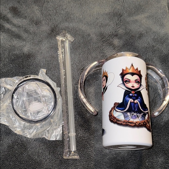 White Decorative Snow Queen Sippy Cup with Clear Handles - Picture 4 of 4